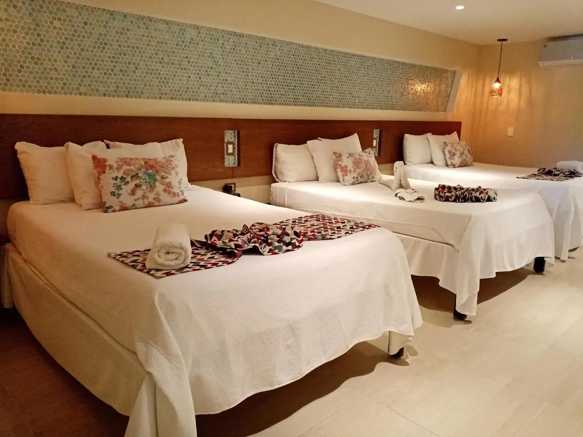 Brisas 10 Beachside Suites Cancun Apartment