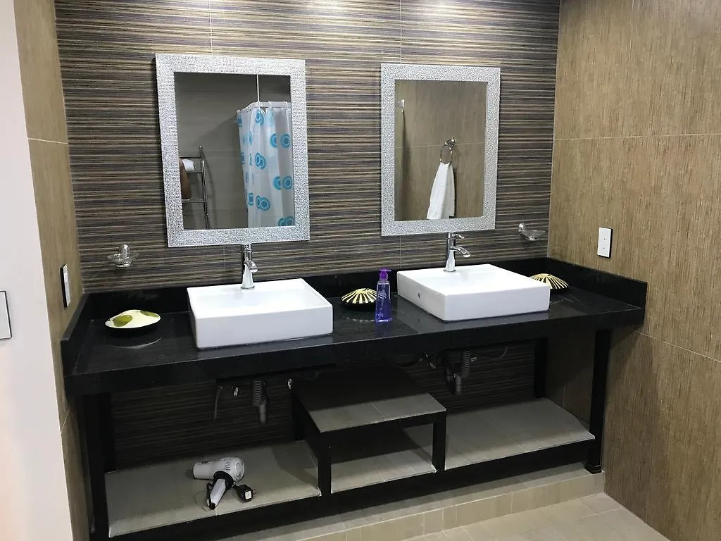 Brisas 10 Beachside Suites Cancun Apartment