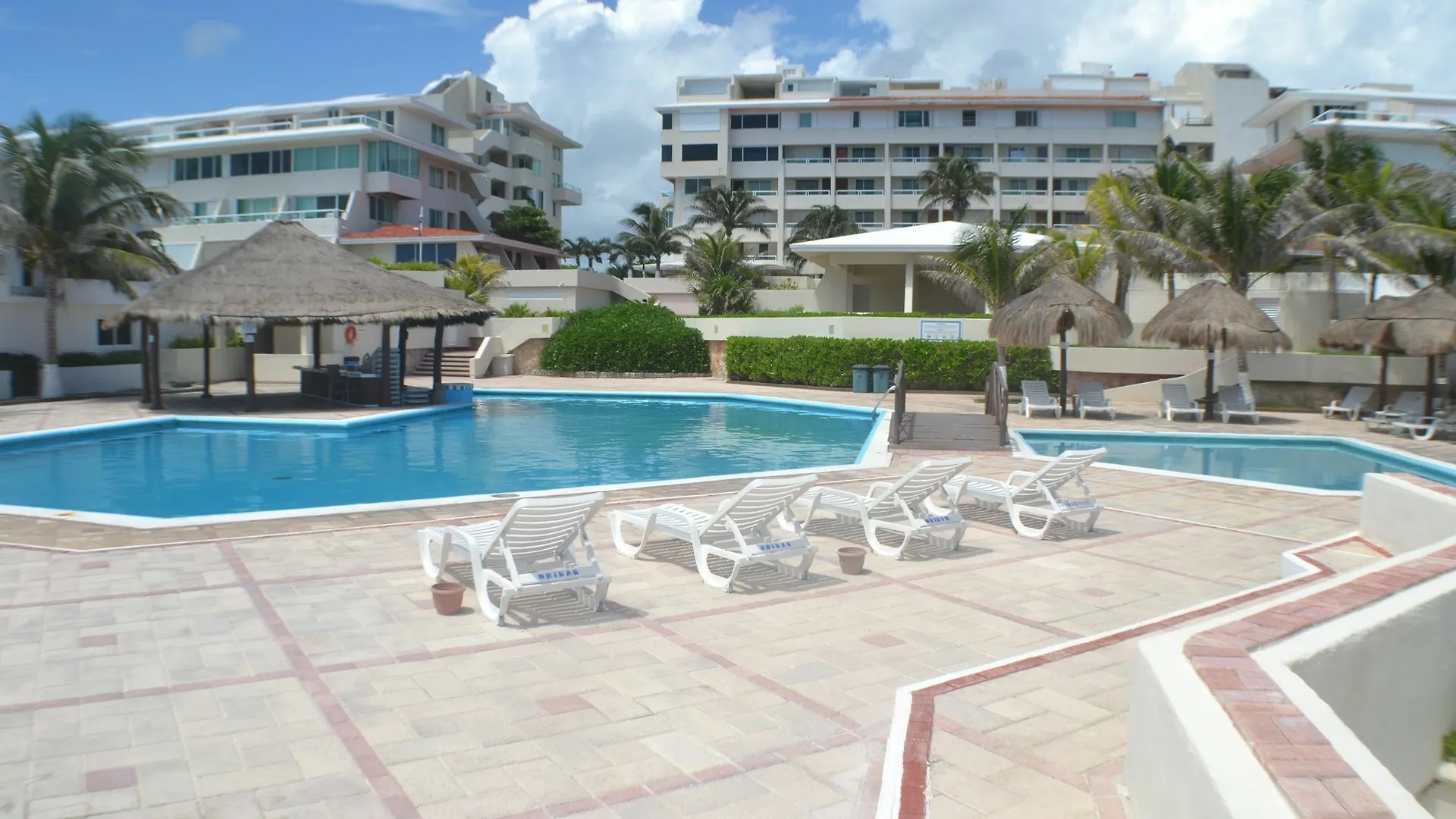 Brisas 10 Beachside Suites location