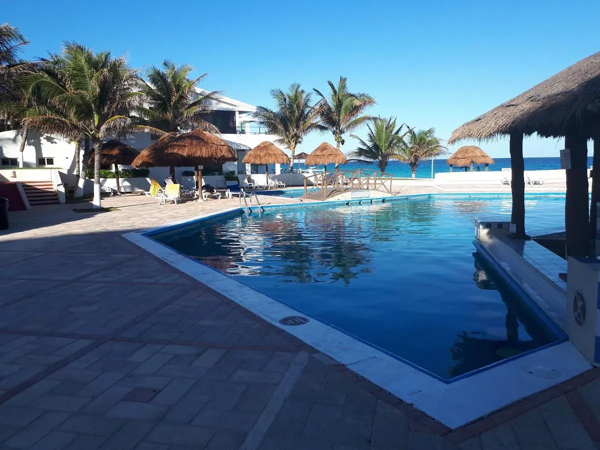 Brisas 10 Beachside Suites Cancun Apartment