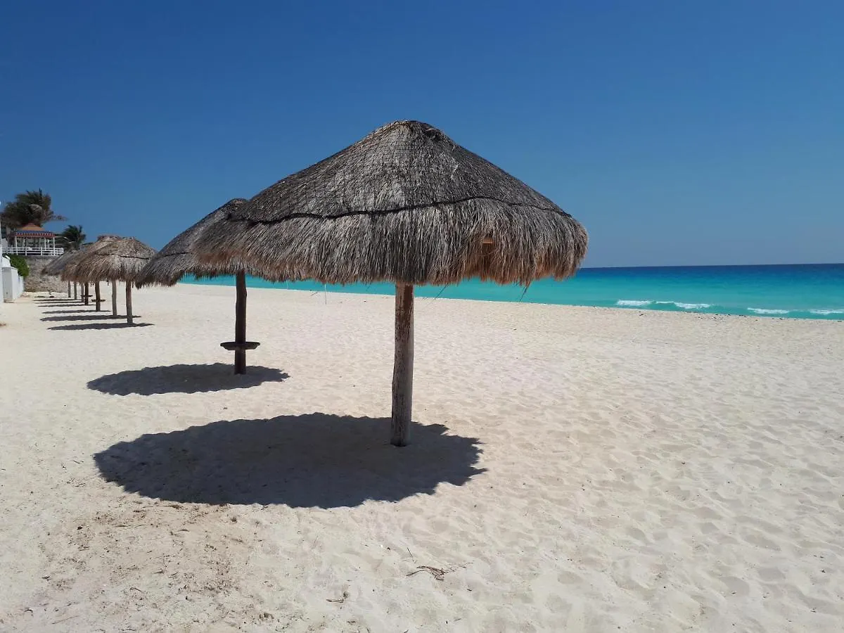 Apartment Brisas 10 Beachside Suites Cancun