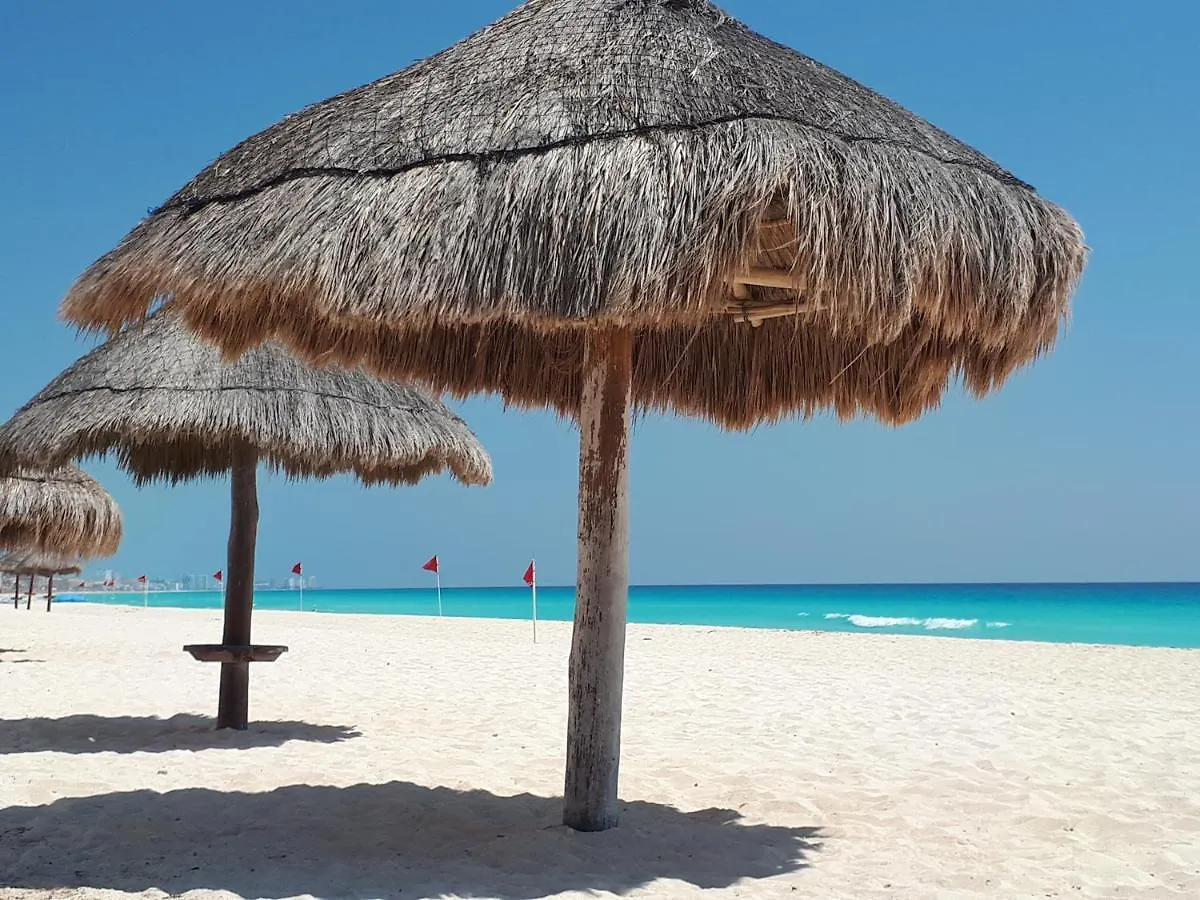 Brisas 10 Beachside Suites Cancun Apartment