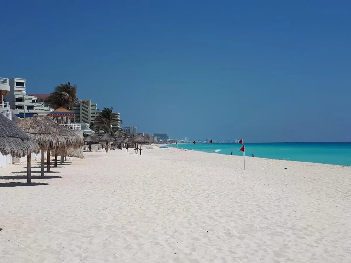 Apartment Brisas 10 Beachside Suites Cancun Mexico